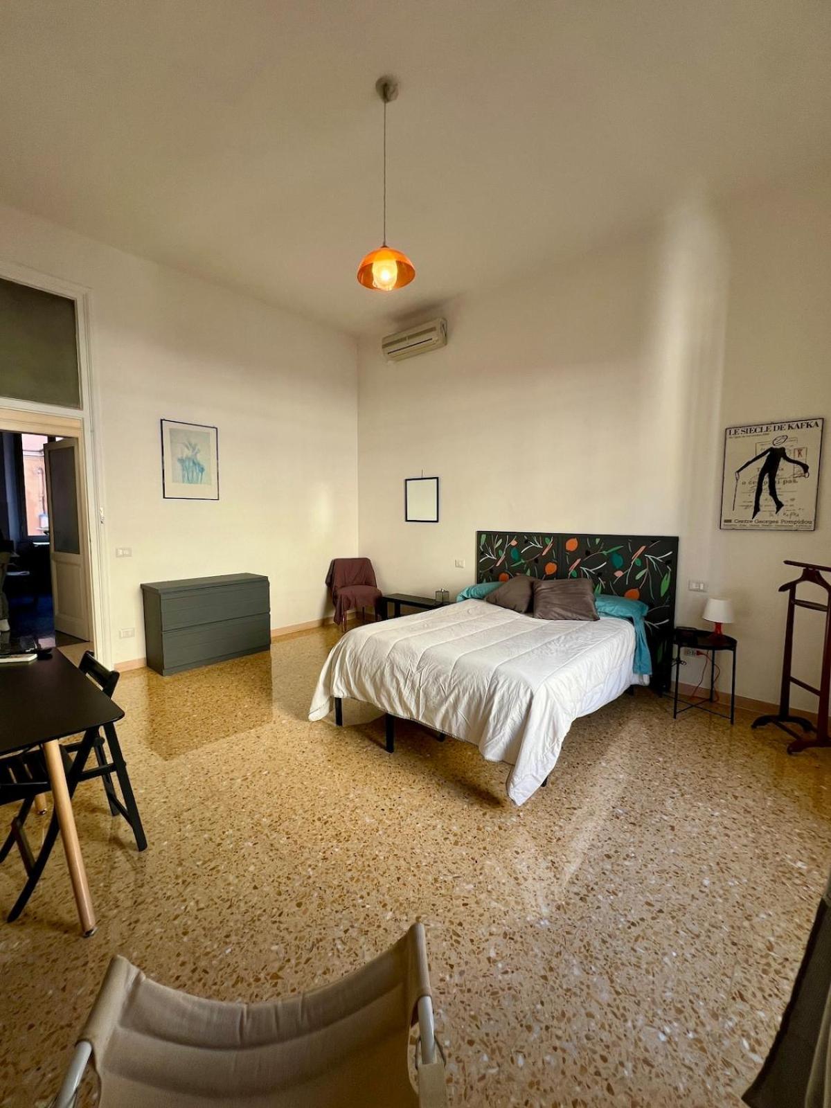 Emilia's Apartment Rom
